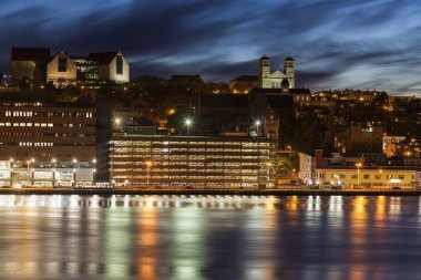 St John's Panorama adlı gece. St John's, Newfoundland ve Labrador, Kanada.