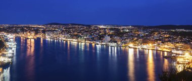 St John's Panorama adlı gece. St John's, Newfoundland ve Labrador, Kanada.