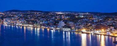 St John's Panorama adlı gece. St John's, Newfoundland ve Labrador, Kanada.