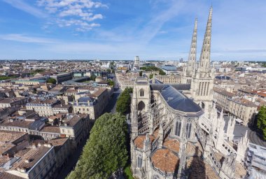 Bordeaux 'daki Place Pey-Berland' daki Saint Andre Katedrali. Bordeaux, Yeni Akitanya, Fransa.