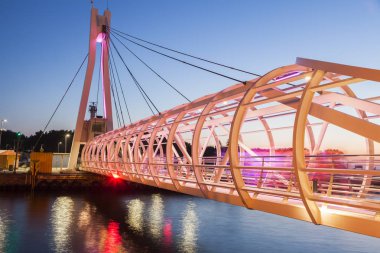 Yaya Köprüsü Ustka içinde. Ustka, Pomerania, Polonya.