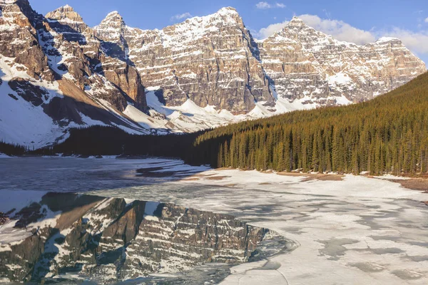 Jezioro Moraine Parku Narodowym Banff Alberta Kanada — Zdjęcie stockowe