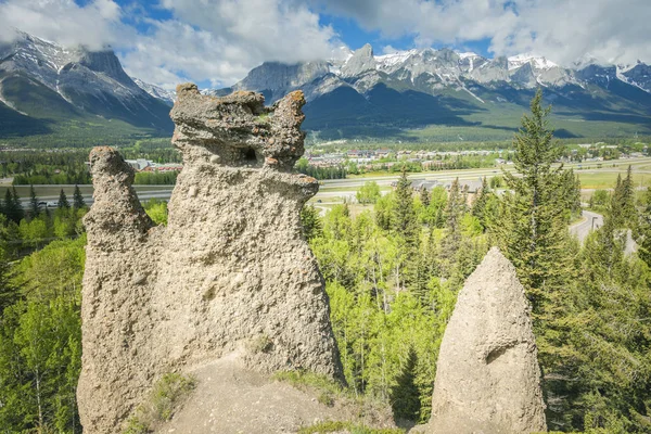 加拿大班夫国家公园的岩层 加拿大艾伯塔省 Canmore — 图库照片