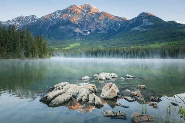 Piramida Jeziora Regionie Park Narodowy Jasper Alberta Kanada — Zdjęcie stockowe