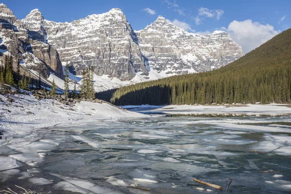 Lago Moraine em Banff National Park — Fotografia de Stock