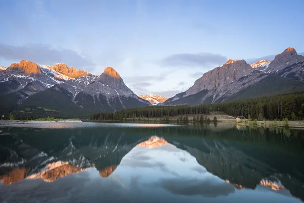 Zachód słońca w Banff National Park — Zdjęcie stockowe