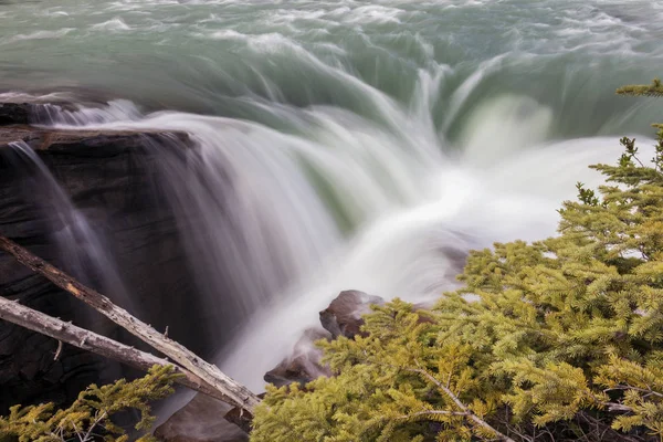 Athabasca Falls i Jaspers nationalpark — Stockfoto