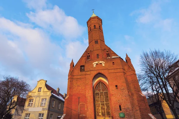 Церковь Святой Елизаветы в Гданьске на закате — стоковое фото