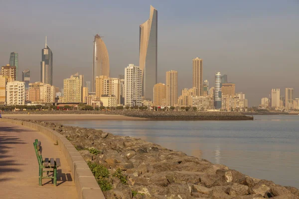 Panorama der Stadt Kuwait vom Strand aus — Stockfoto