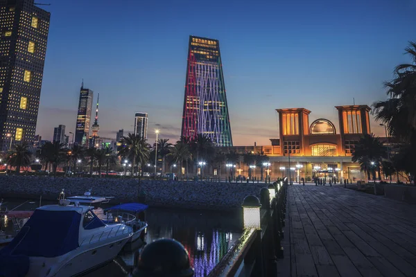 Skyline of Kuwait City at evening — Stock Photo, Image