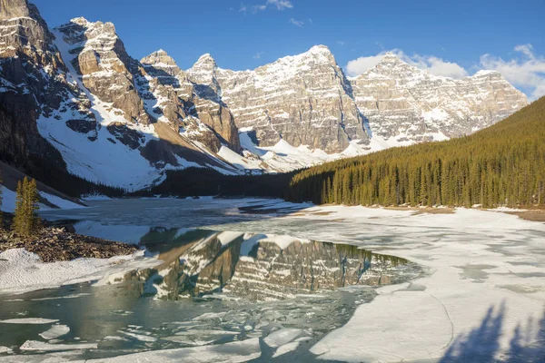 Moraine Lake in Nationaal Park Banff — Stockfoto