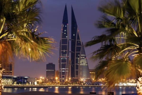 Arquitetura moderna de Manama à noite — Fotografia de Stock