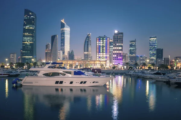 Skyline of Kuwait City at evening — Stock Photo, Image