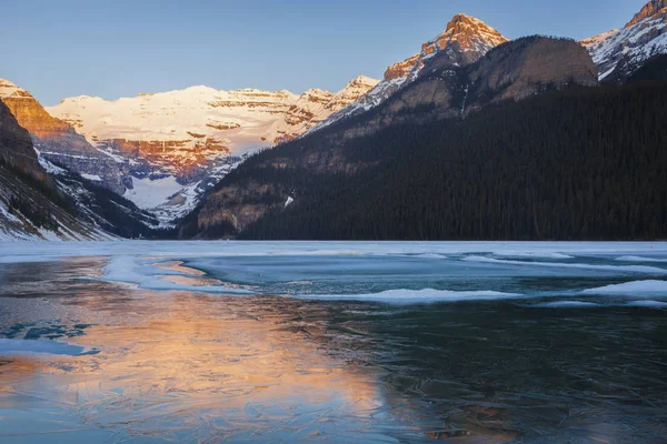 Louise-tó a Banff Nemzeti Parkban — Stock Fotó