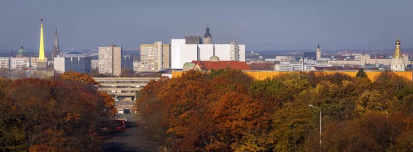 Panorama di Lipsia nel paesaggio autunnale — Foto Stock