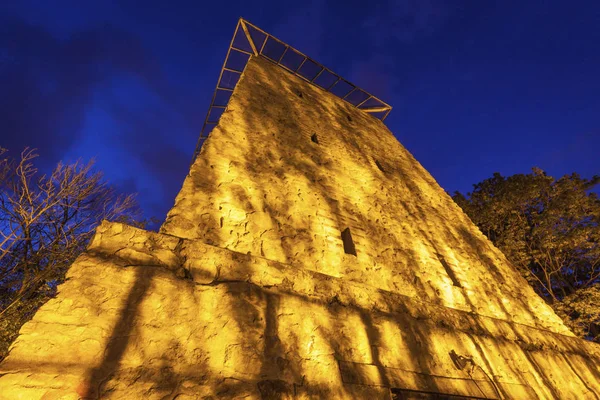 Černá věž v Brasově v noci — Stock fotografie