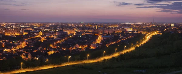 Panorama Oradea wieczorem — Zdjęcie stockowe