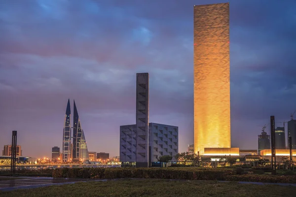 Arquitectura moderna de Manama por la noche — Foto de Stock