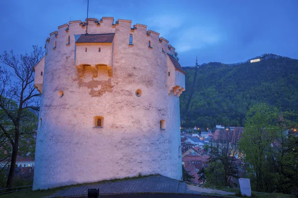 White Tower in Brasov at night — Stock Photo, Image