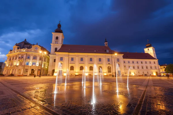 Iglesia de la Santísima Trinidad y Ayuntamiento de Sibiu —  Fotos de Stock