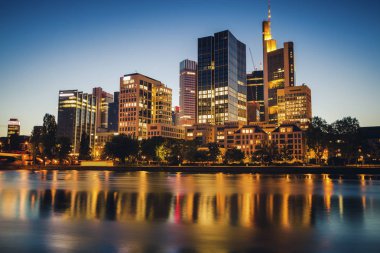 Akşam Frankfurt'un modern panoraması