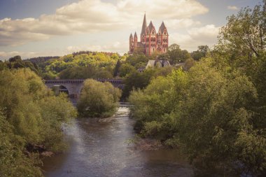 Gün batımında Limburg Katedrali