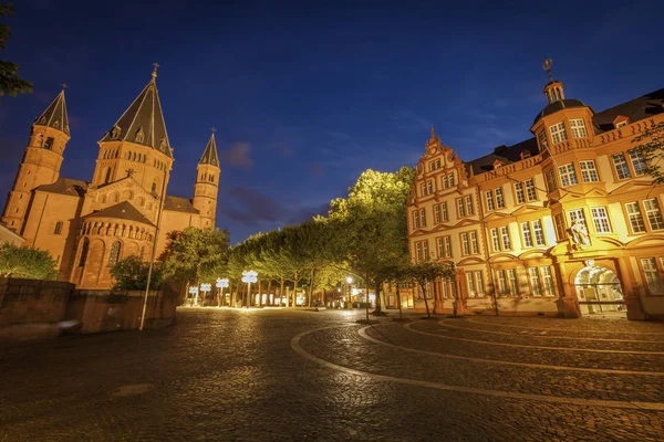 Mainz katedral på kvällen — Stockfoto