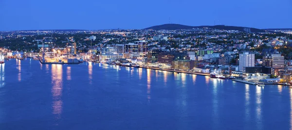 Panorama de St. John's la nuit — Photo