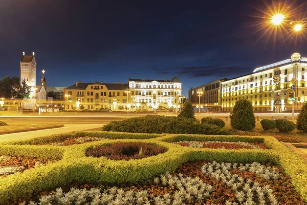 St. simon und St. helena Kirche und Prospekt nezavisimosti - ind — Stockfoto