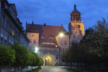 Elblag belediye binası gece