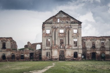 Ruzhany Sarayı Harabeleri