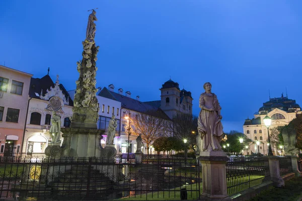 Columna de la peste en Kosice por la noche — Foto de Stock