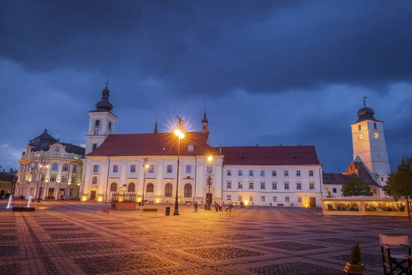 Iglesia de la Santísima Trinidad y Ayuntamiento de Sibiu —  Fotos de Stock