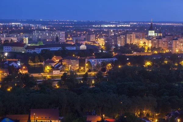 Panorama van Oradea 's avonds — Stockfoto