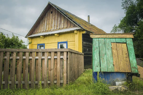 Architecture colorée du Bélarus rural — Photo