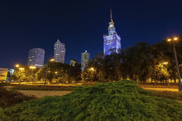 Palatset för kultur och vetenskap i Warszawa — Stockfoto