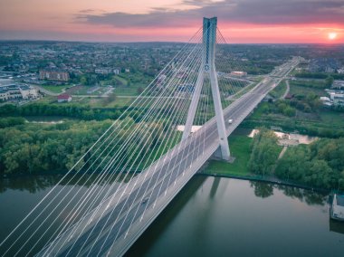 Mazowiecki Köprüsü ve Rzeszow 'daki Wislok Nehri. Rzeszow, Podkarpacie, Polonya.