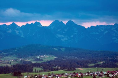 Görüntü Czarna Gora 'dan. Czarna Gora, Küçük Polonya, Polonya.
