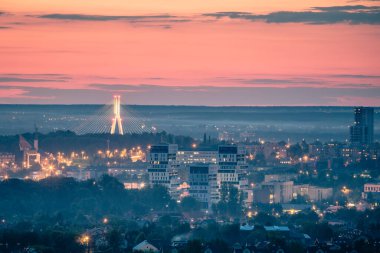 Gün batımında Rzeszow Panoraması. Rzeszow, Subcarpathia, Polonya.