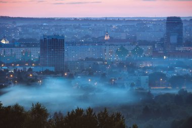 Gün batımında Rzeszow Panoraması. Rzeszow, Subcarpathia, Polonya.