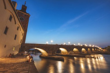 Regensburg 'daki Eski Taş Köprü. Regensburg, Bavyera, Almanya..