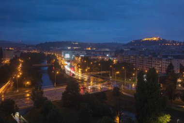 Geceleri Brno 'nun Panoraması. Brno, Güney Moravya, Çek.