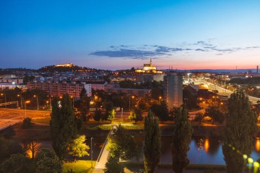 Şafak vakti Brno Panoraması. Brno, Güney Moravya, Çek.