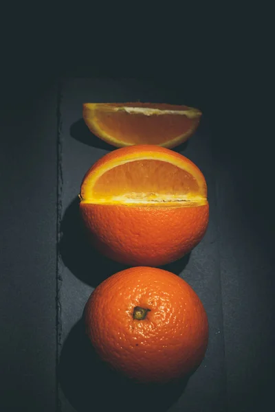 Arancione Maturo Fondo Nero Superficie Nera — Foto Stock