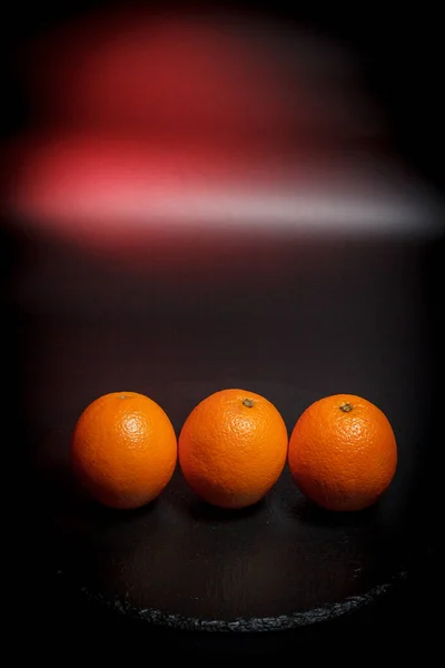 Orange Mûr Sur Fond Noir Surface Noire — Photo