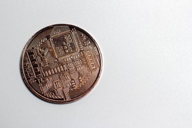 Bitcoin para namı diğer kripto para beyaz arka planda