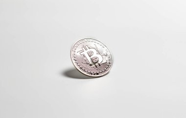 Bitcoin para namı diğer kripto para beyaz arka planda
