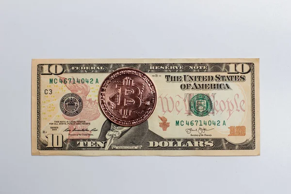 Bitcoin Mynt Och Dollarn Räkningar — Stockfoto