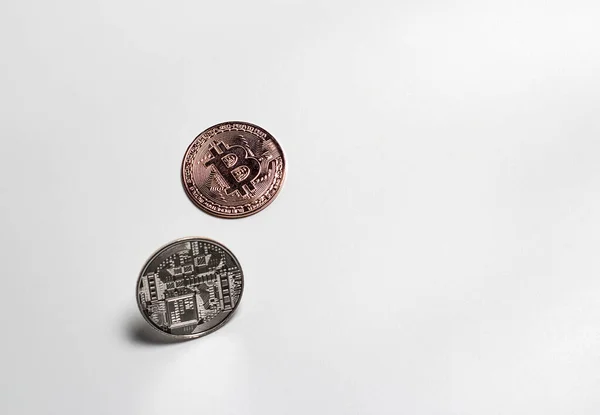 Bitcoin Aka Cryptocurrency Latar Belakang Putih — Stok Foto