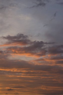 Gün batımında güzel bulutlar